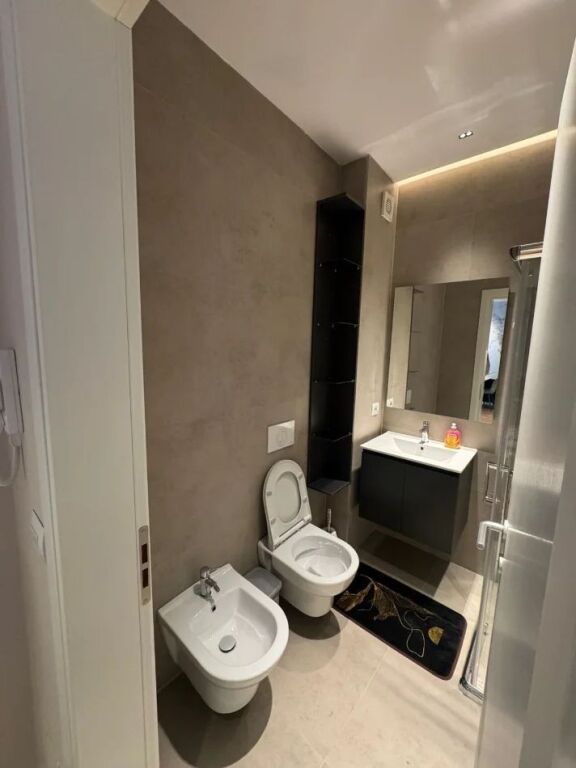 Ofrojme me qira apartament 1+1+ post parkimi tek Rruga Jordan Misja!