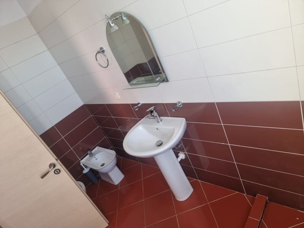 APARTAMENT ME QERA 2+1 PALLATI ME SHIGJETA 50.000 LEKE FH-76102