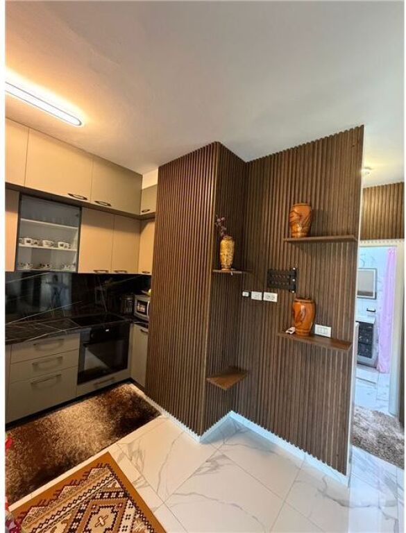 Vendesi Appartamento 2+1 a Porcelan