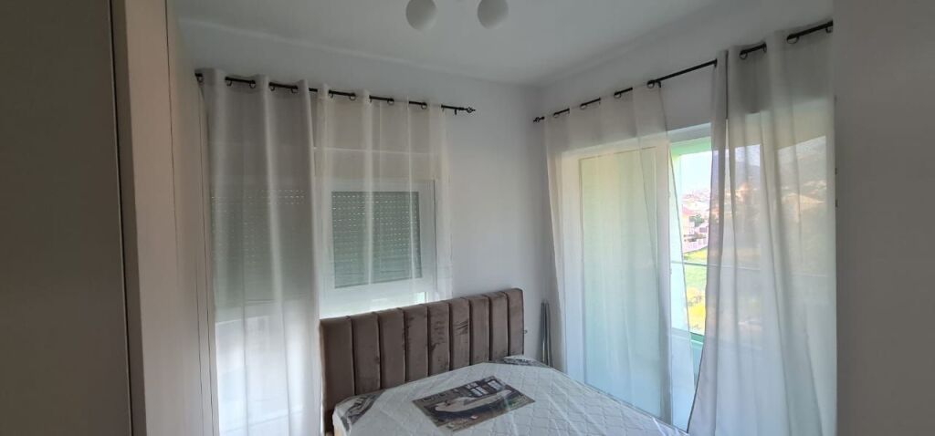 🏢Ne zonen e Ali Demit,Kompleksi Kadiu,jepet me qera apartament,2+1,i mobiluar.50,000Leke    
