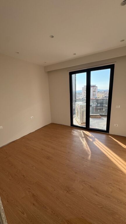 Affittasi 2+1+2+veranda Don Bosko dopo Vizion Plus 800€