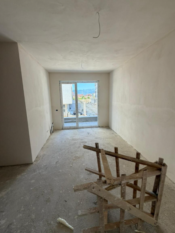 Shitet apartament 2+1 tek Univers City!