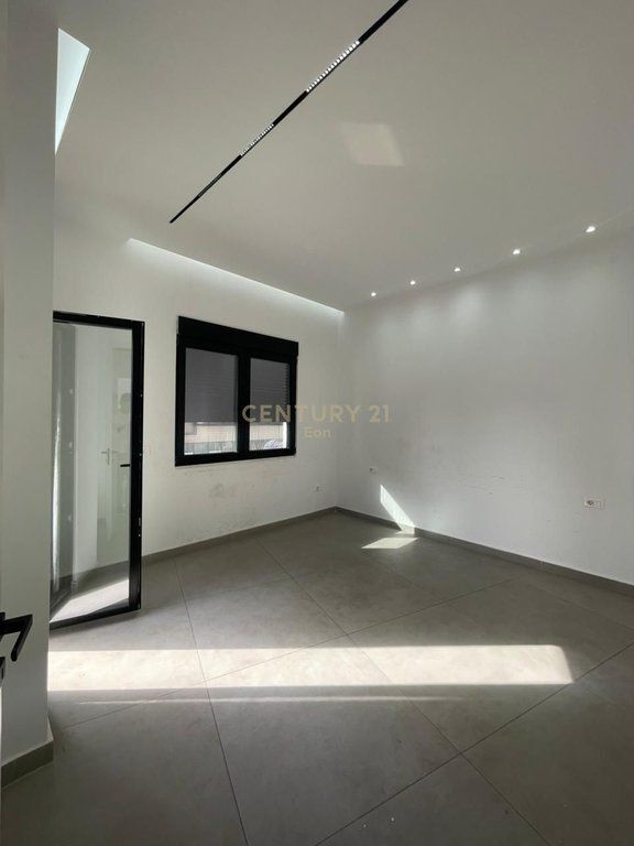 Apartament 2+1 Me Qira në Qender te Durrësit !