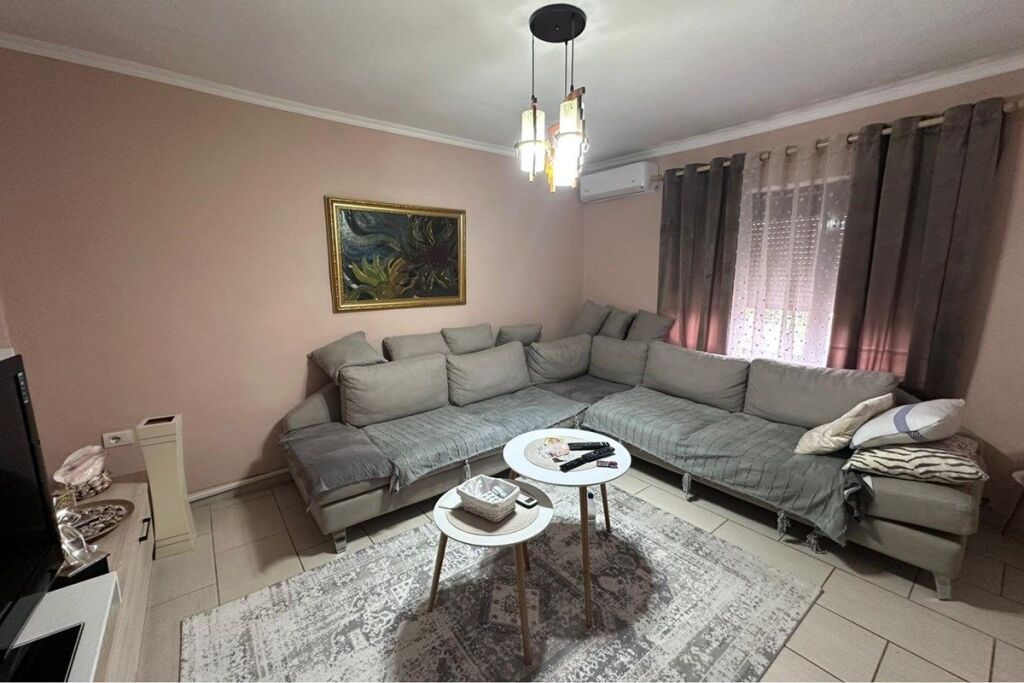Shitet Apartament 1+1 tek Materniteti i Ri