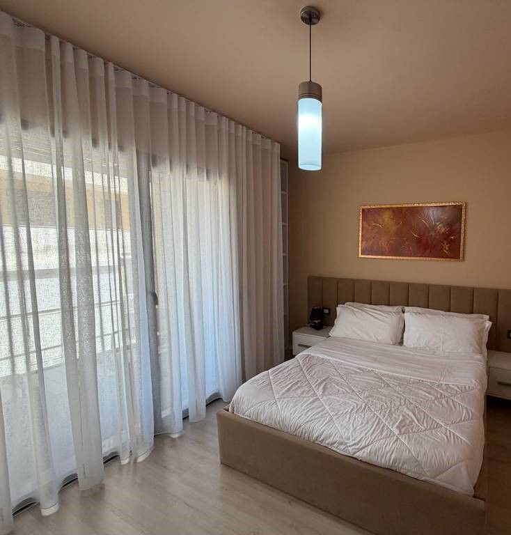 Ofrojme apartament 1+1 per qira perballe Harry Fultz!