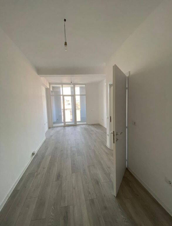 Office for rent 1+1 at the Paris Commune (ID BZ2760) Tirana