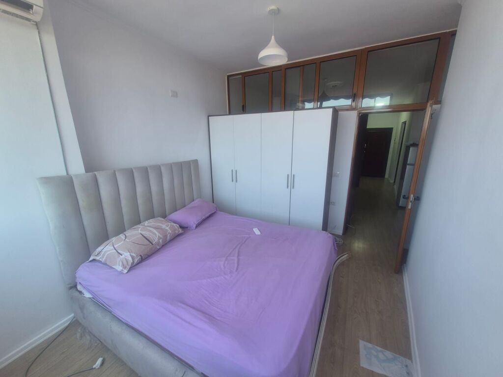 Shitet Apartament 1+1