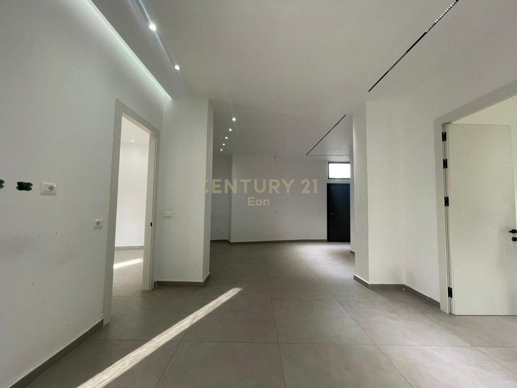 Apartament 2+1 Me Qira në Qender te Durrësit !