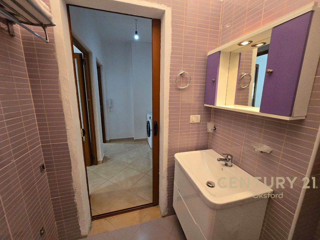 APARTAMENT 1+1 ME QIRA NE YZBERISHT PALLATET DILO! 450 € /Muaj