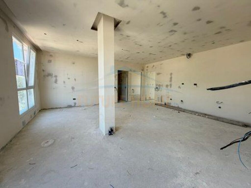 Shitet, Apartament 3+1+Post Parkimi, Farke, Tiranë.