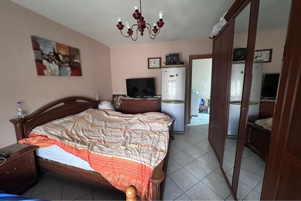 Shitet Apartament 1+1 tek Materniteti i Ri