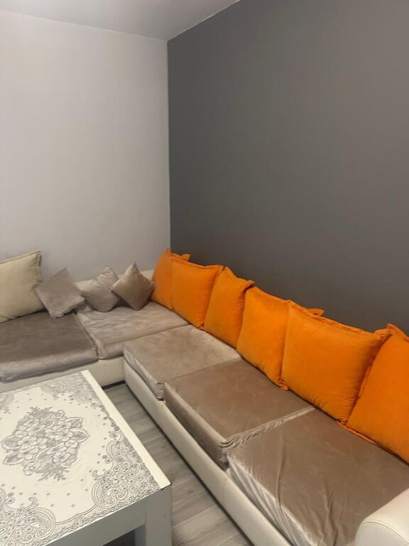 Jepet me Qera Apartament 2+1 te Rruga e Elbasanit afer te Ambasada Amerikane