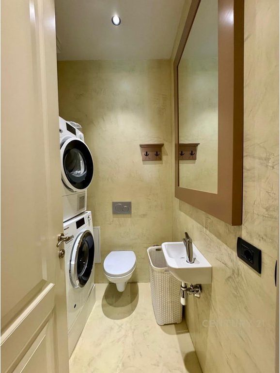 Jepet me qira apartament 2+1+Post Parkimi tek Ambasador 3!!
