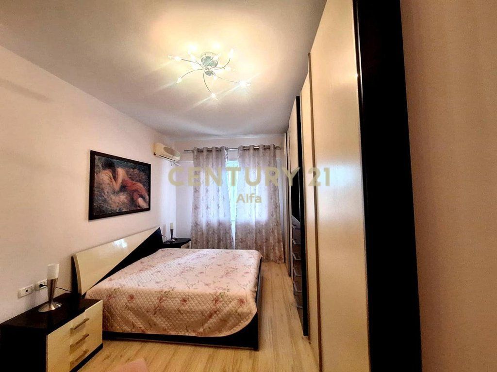 Apartament 2+1+Post Parkimi per shitje tek Rruga e Barrikadave