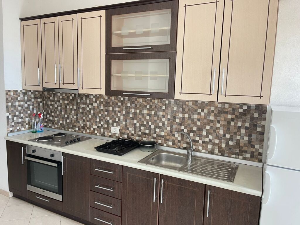 APARTAMENT 2+1. 40000 LEKE.VILAT GJERMANE