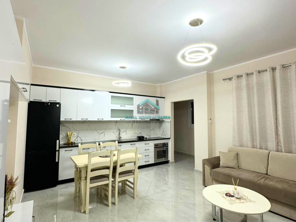 JEPET APARTAMENT 1+1 ME QERA – CENTRALE, VLORË