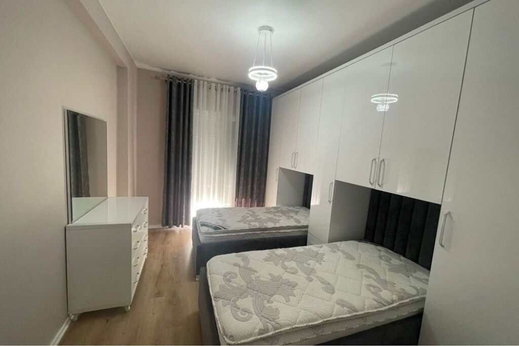 Shitet Apartament 2+1 tek Univers City