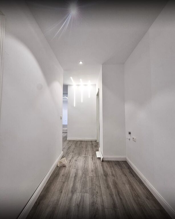 🌟🔑 EXCLUSIVE – FOR RENT! 🔑🌟  📍 Super Location – Pazari i Ri 🚶‍♂️ Street front, with high visibility and fantastic advertising opportunities!  ✨ Newly renovated space