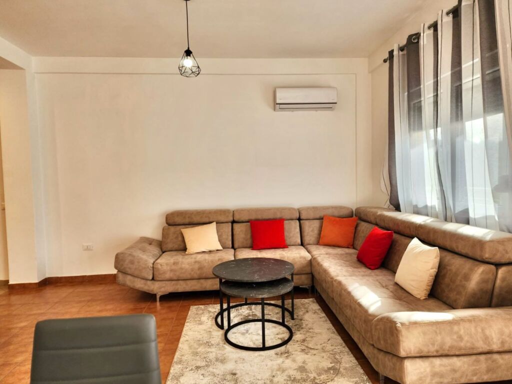 Me qera: 3+1+2wc &amp; 3bllk (📍Ekonomiku, Rr. Gramoz Pashko) Me Shume Hapesire | 65.000 Leke/Muaj