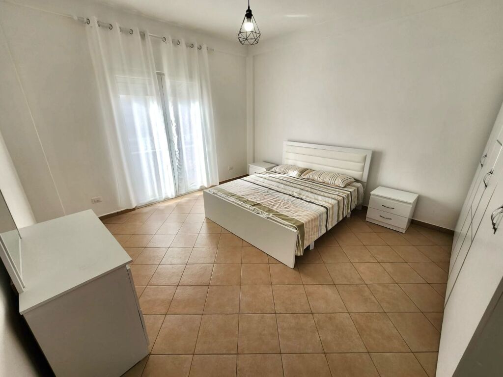 Me qera: 3+1+2wc &amp; 3bllk (📍Ekonomiku, Rr. Gramoz Pashko) Me Shume Hapesire | 65.000 Leke/Muaj