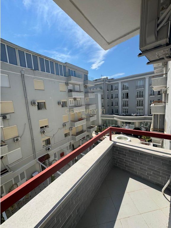 Affittasi Appartamento 2+1 con Vista Mare sulla Spiaggia, Durrës !