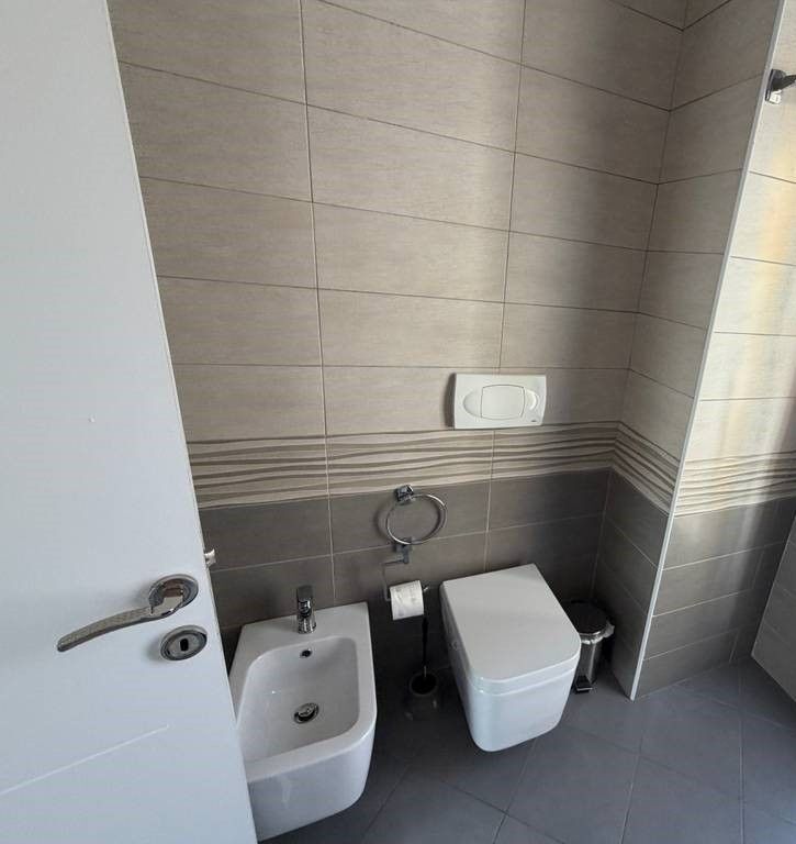 Ofrojme apartament 1+1 per qira perballe Harry Fultz!