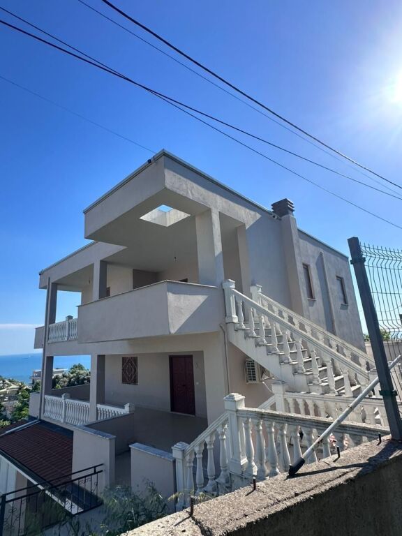 VILLA WITH 3 FLOORS FOR SALE IN THE CURRILAVE AREA, DURRES