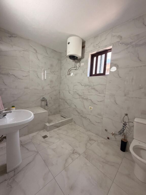 🏡 Jepet me Qera Shtëpi Private 2+1 me Oborr-Prane Kryqi i Kuq Durres