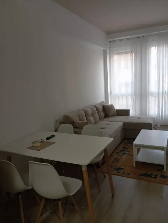 Qera | Apartament 1 + 1 | Rruga 5 Maji | 500 €/muaj