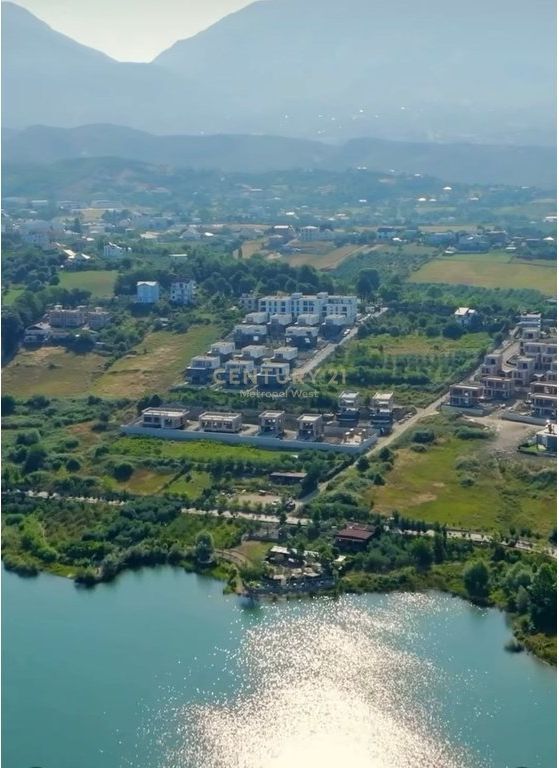 Lakeside Residence, appartamento duplex in vendita al Lago di Farka