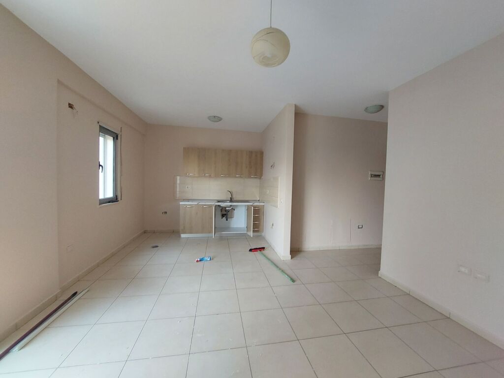 Qera | Apartament 1 + 1 | Rruga 5 Maji | 400 €/muaj