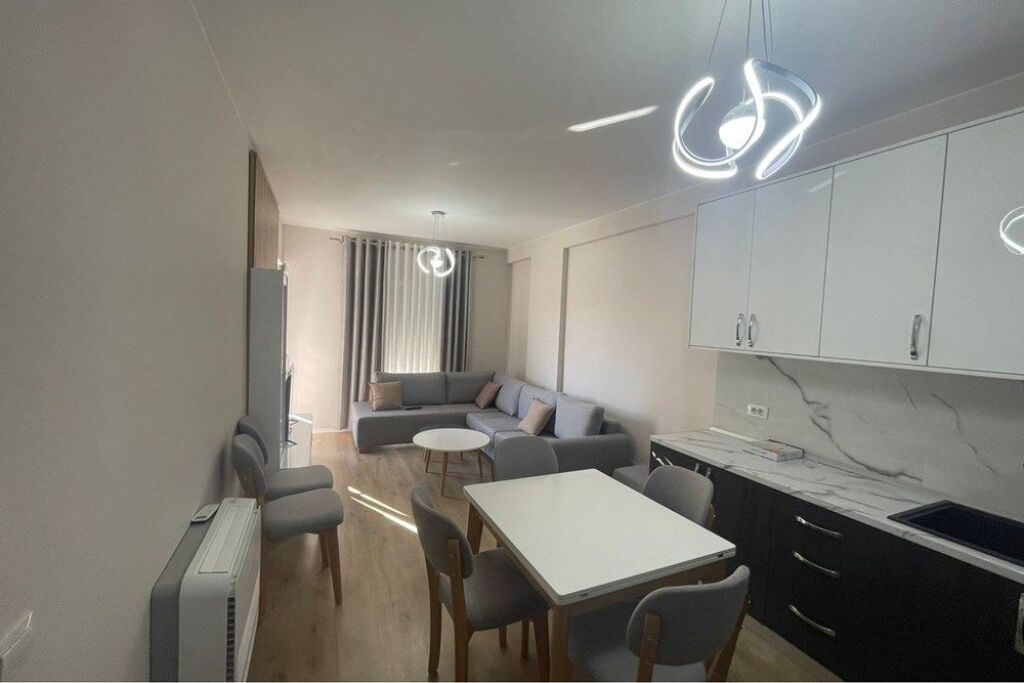 Shitet Apartament 2+1 tek Univers City
