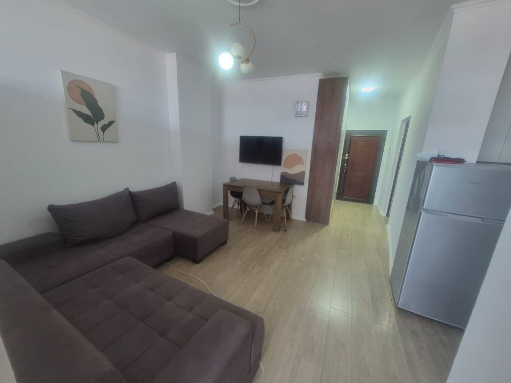 Shitet Apartament 1+1