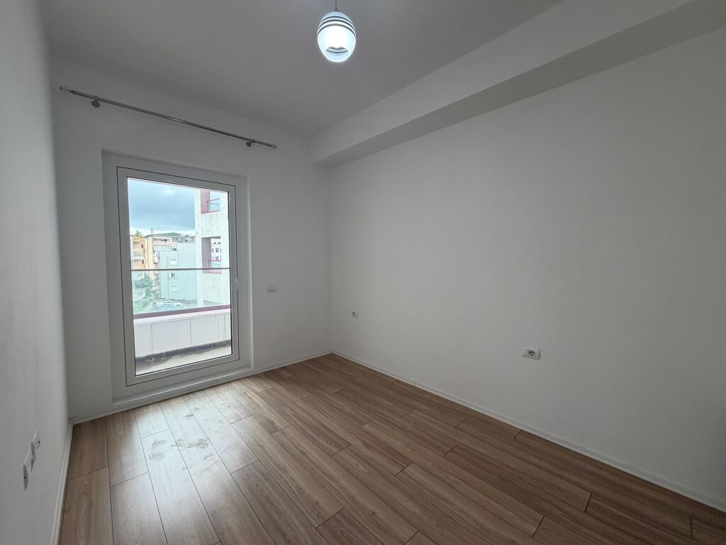 Apartament 2+1 me Qira tek Kompleksi Mangalem