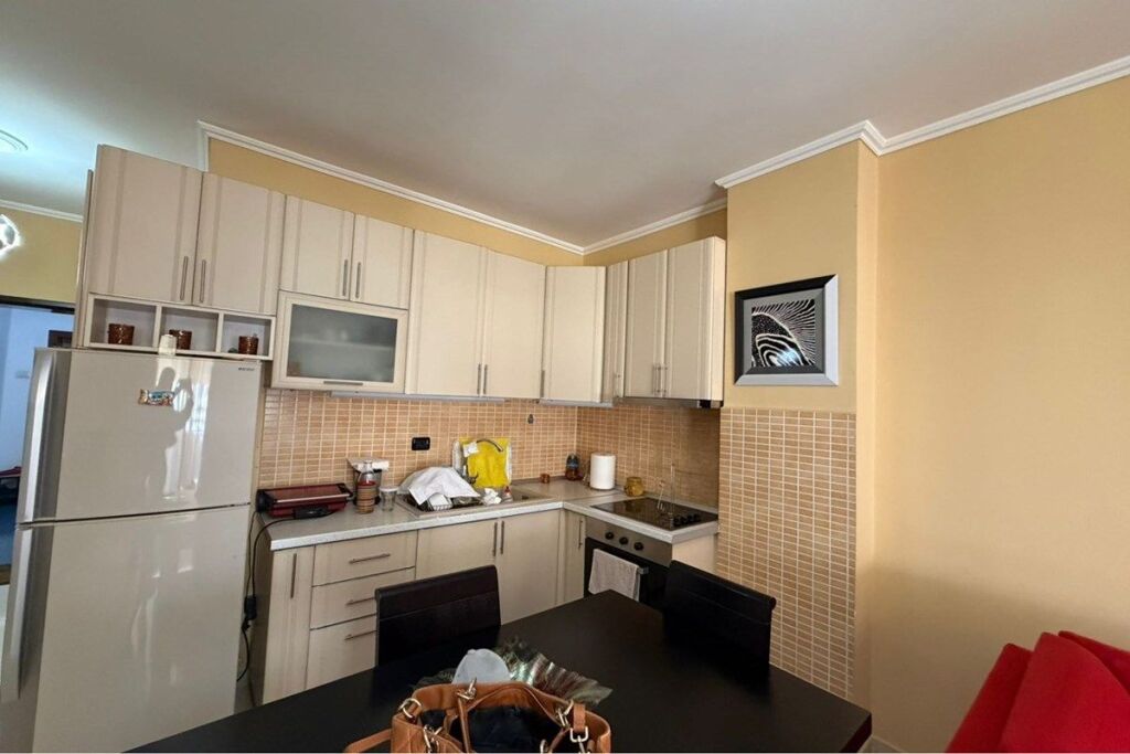 Shitet Apartament 2+1 ne Astir