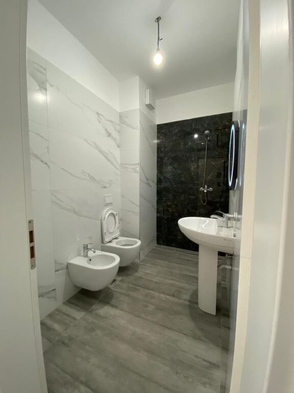 Office for rent 1+1 at the Paris Commune (ID BZ2760) Tirana