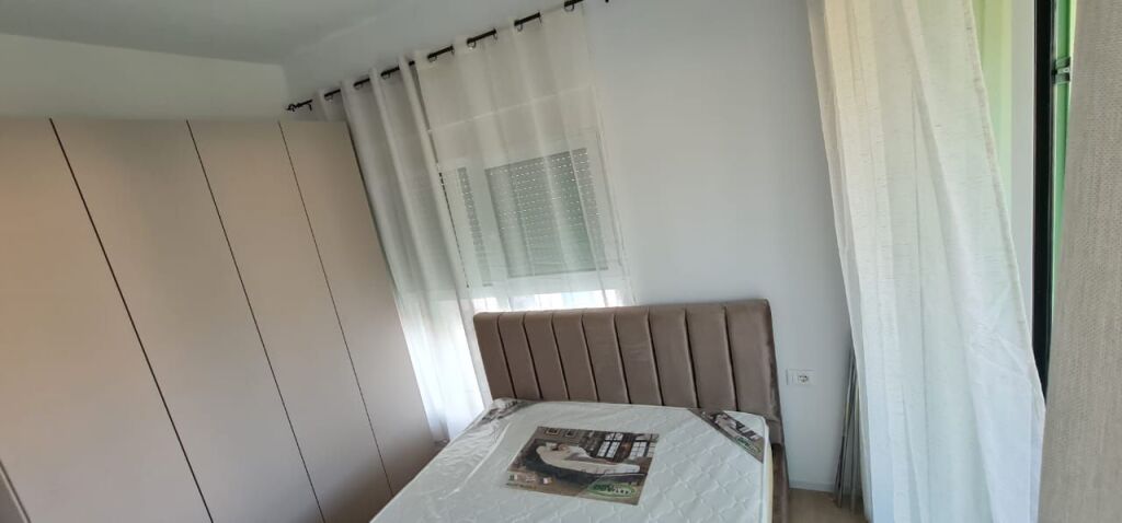 🏢Ne zonen e Ali Demit,Kompleksi Kadiu,jepet me qera apartament,2+1,i mobiluar.50,000Leke    