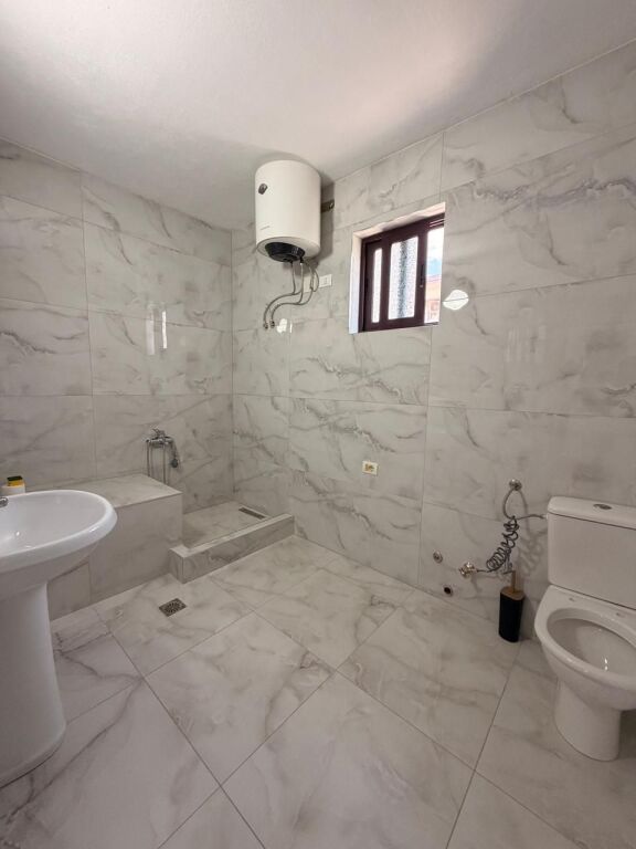 🏡 Jepet me Qera Shtëpi Private 2+1 me Oborr-Prane Kryqi i Kuq Durres