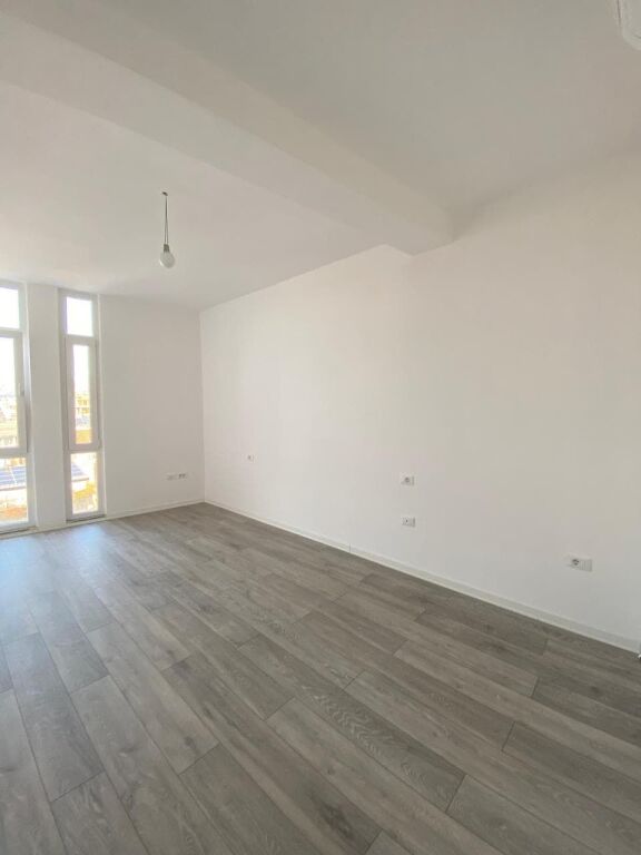 Office for rent 1+1 at the Paris Commune (ID BZ2760) Tirana