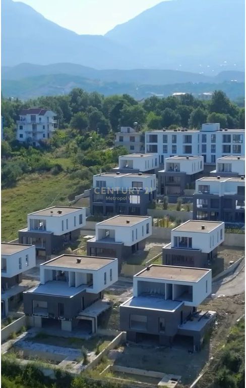 Lakeside Residence, appartamento duplex in vendita al Lago di Farka