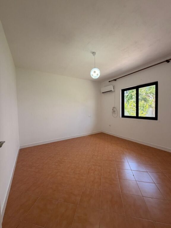 🏡 Jepet me Qera Shtëpi Private 2+1 me Oborr-Prane Kryqi i Kuq Durres