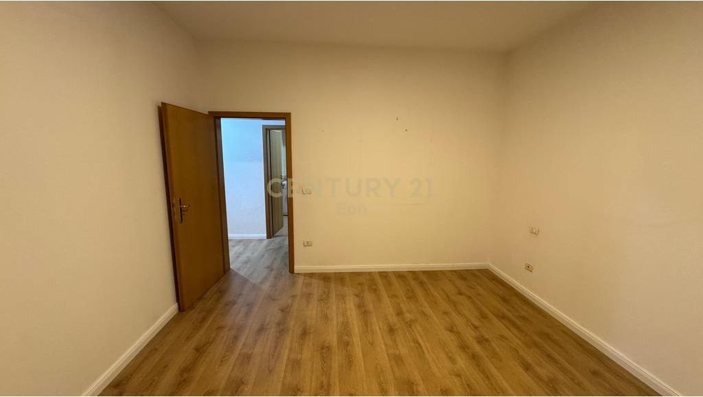JEPET ME QIRA APARTAMENT 2+1+2 PRANE RRUGES SE RE TE PORTIT!
