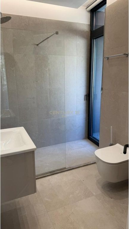 Apartament luksoz 2+1+2+garazh per qira tek White Hill Residence!