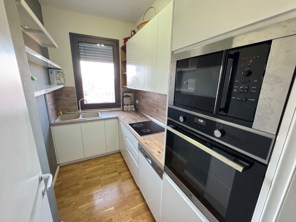 Apartament me qera 1+1 +verande Rruga e Barrikadave
