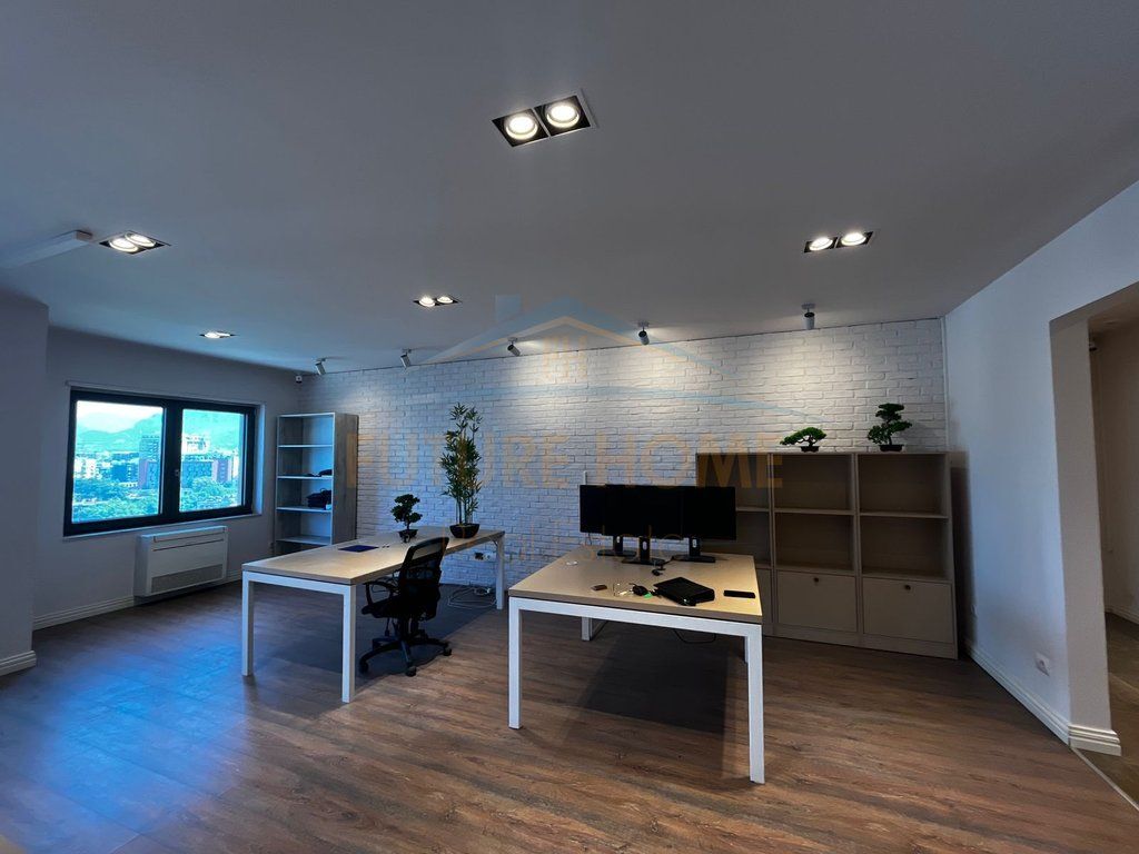 VENDESI APPARTAMENTO 3+1, RING CENTER, ZOGU I ZI