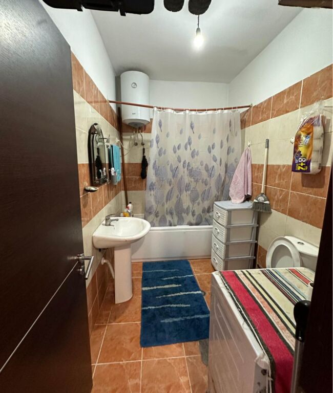 Shitet Apartament 1+1 + Ballkon në Kamëz