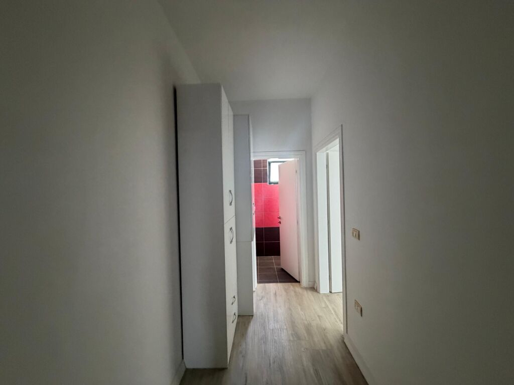 Shitet Apartament 1+1 ne Malin e Robit