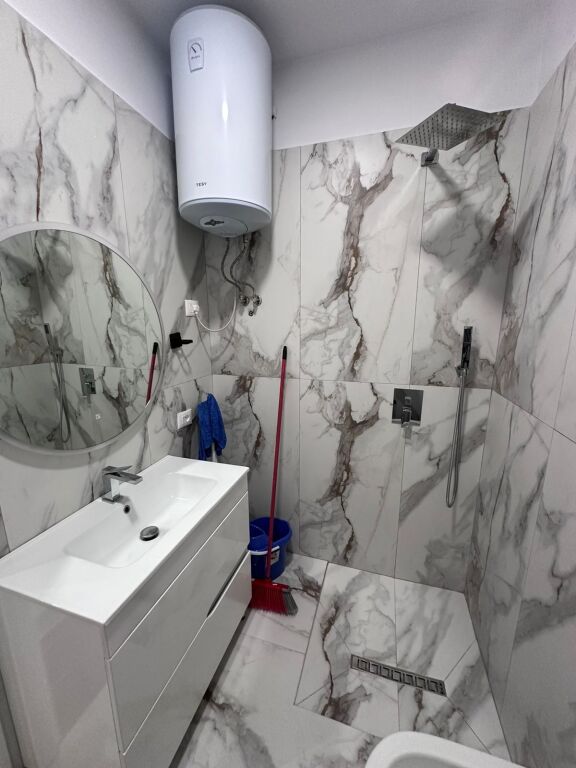 🏡 Shitet Apartament 1+1 pranë Terminalit të Veriut!  ✨ Apartament komod dhe i mobiluar, ideal për banim