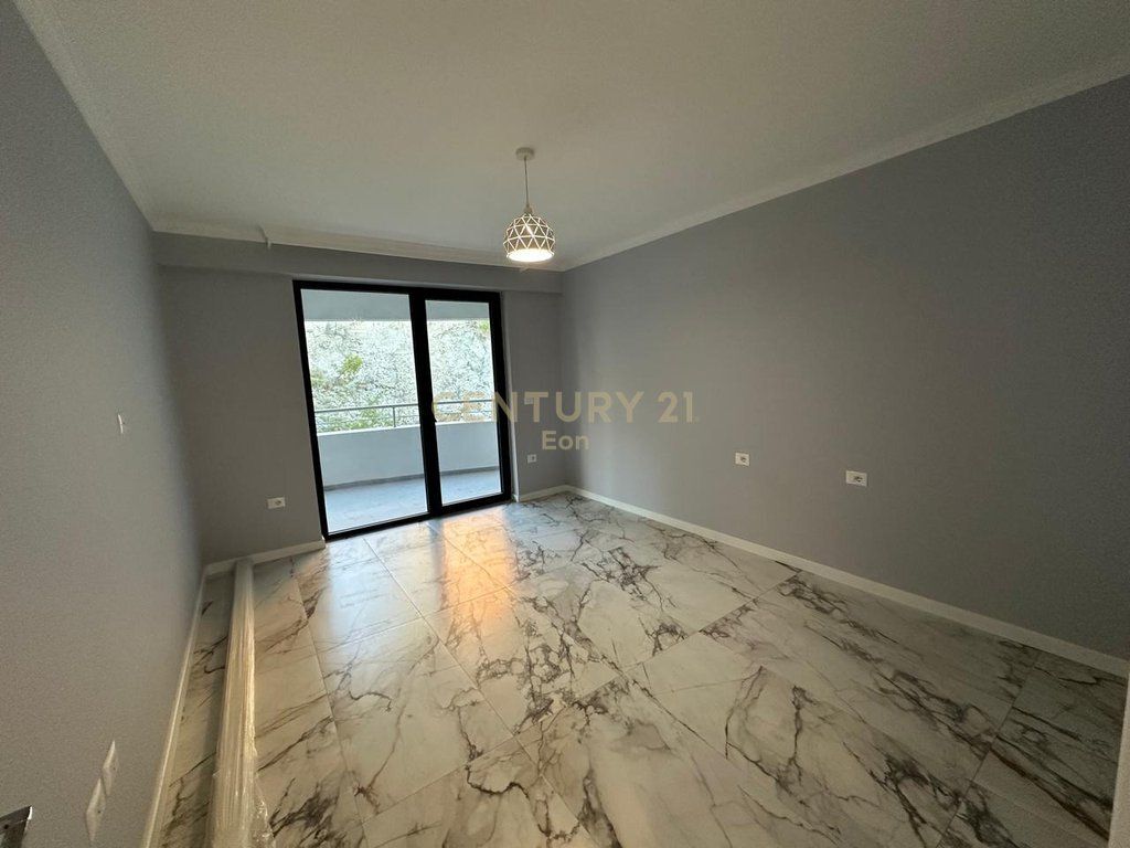 SHITET APARTAMENT 2+1+2 ME PAMJE DETI TEK "WHITE HILL RESIDENCE" NE CURRILA !