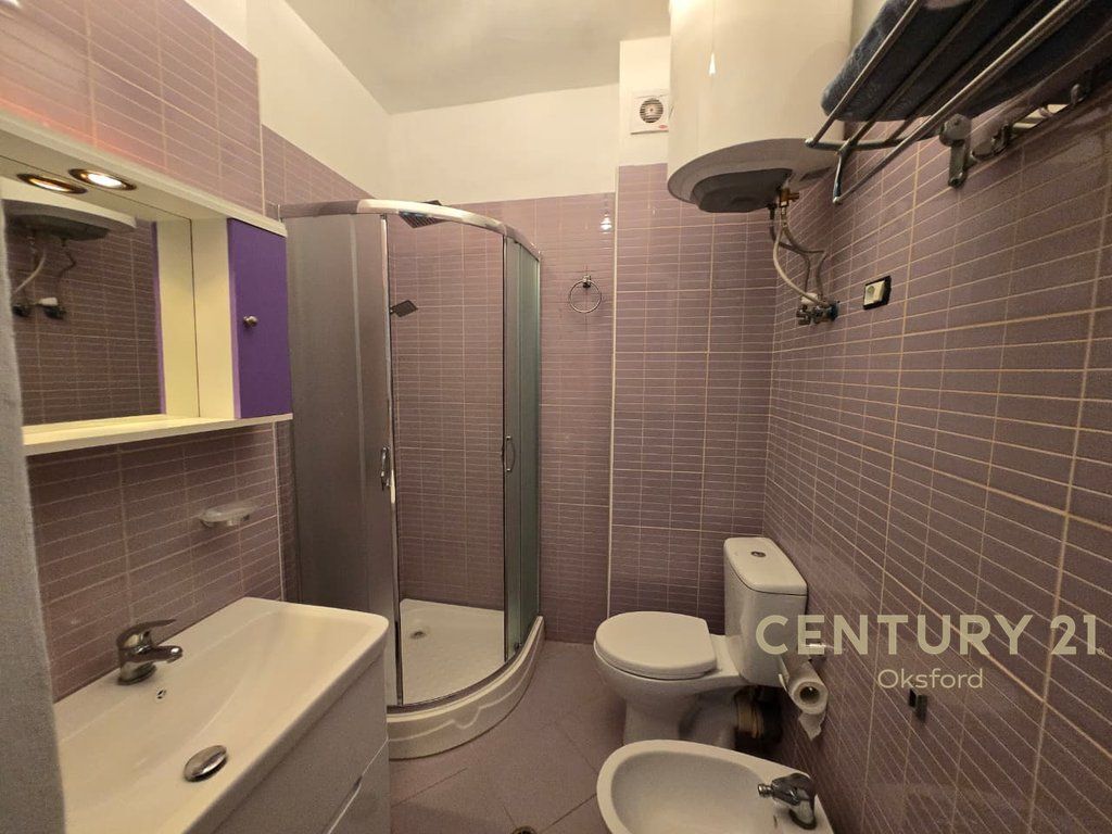 APARTAMENT 1+1 ME QIRA NE YZBERISHT PALLATET DILO! 450 € /Muaj